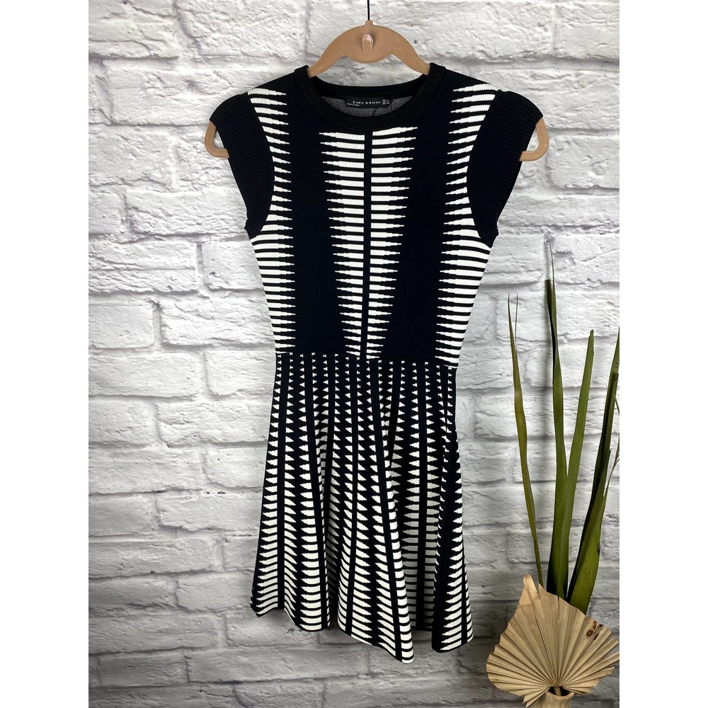Zara Women B/W Knit Fit and Flare Stretch Dress, XS
